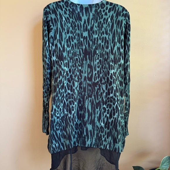 LOGO by Lori Goldstein Green and Black Patterned Sweater Sizes M - Picture 4 of 8